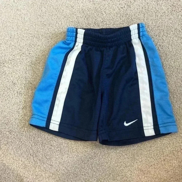 ⭐️ Nike kids shorts in size 18M - Picture 1 of 3